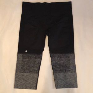 Cute, like-new Lulu Lemon crop yoga pants